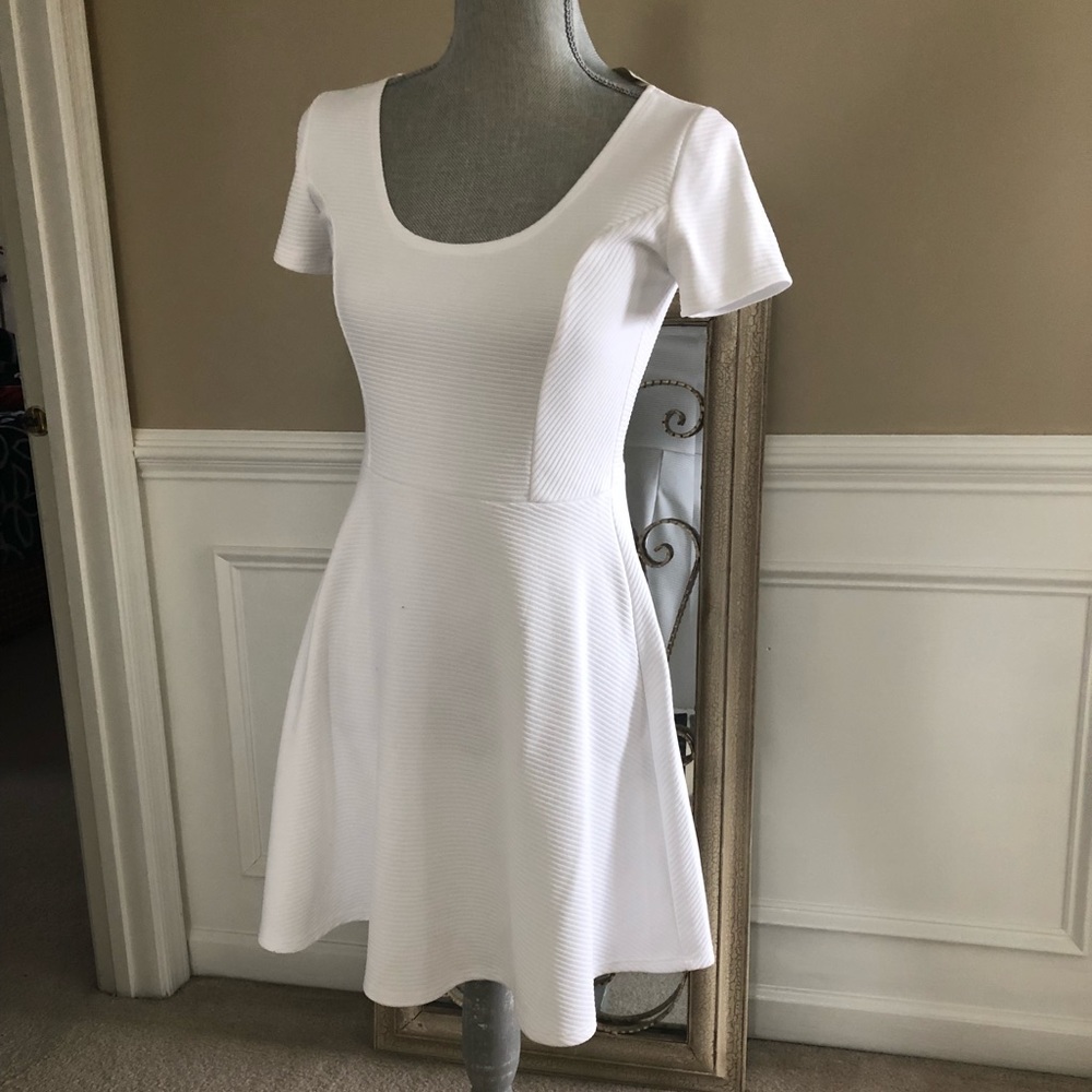 Classic Spring dress in white size small